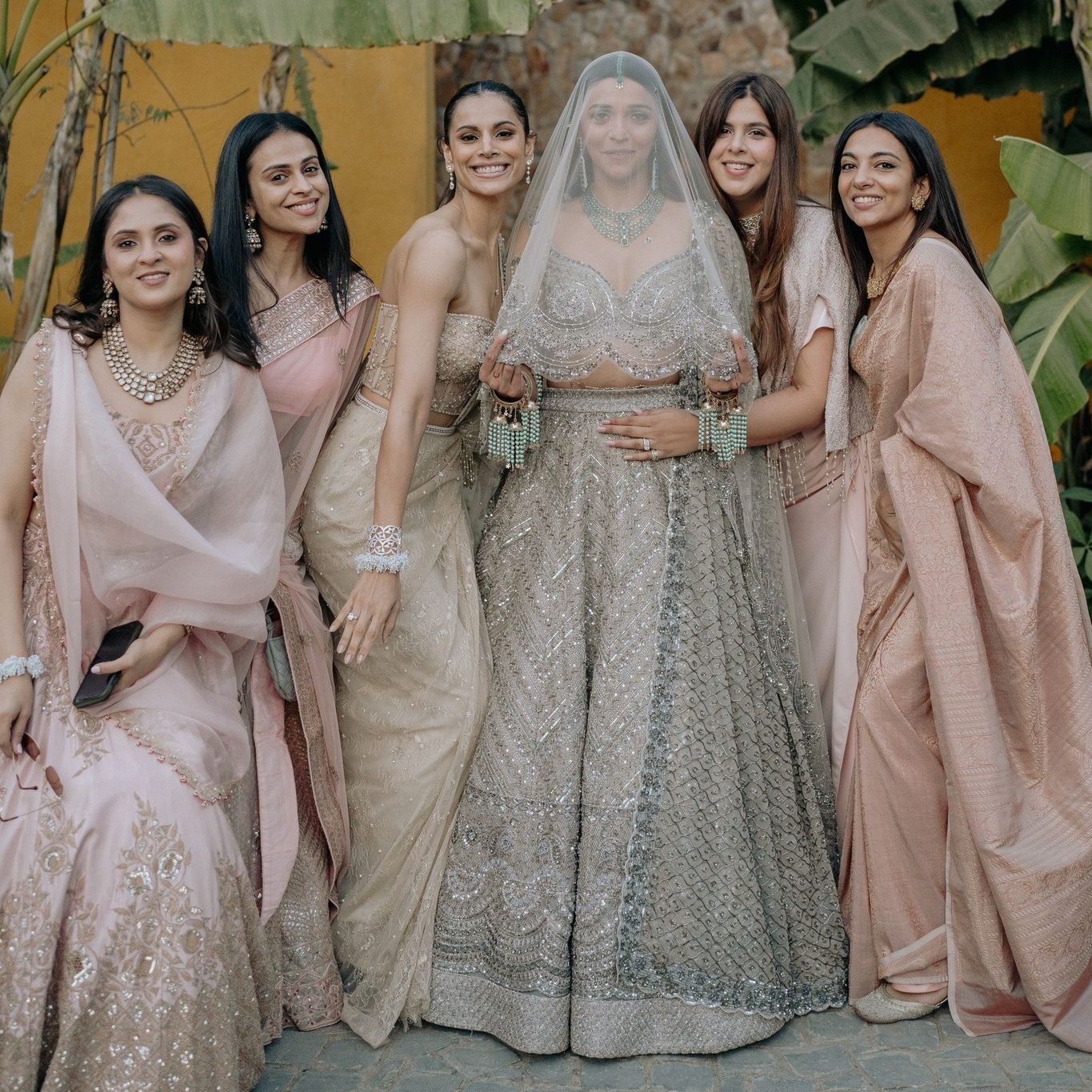 How to ace your maid of honour duties&-both before and during the wedding