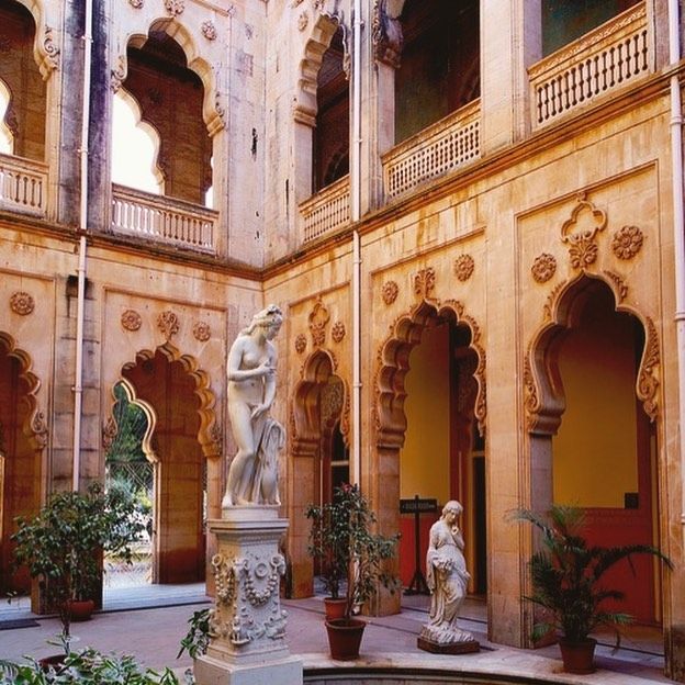 Beyond the masterpieces by Raja Ravi Varma, I experienced the diversity of Indian fashion at Baroda Palace