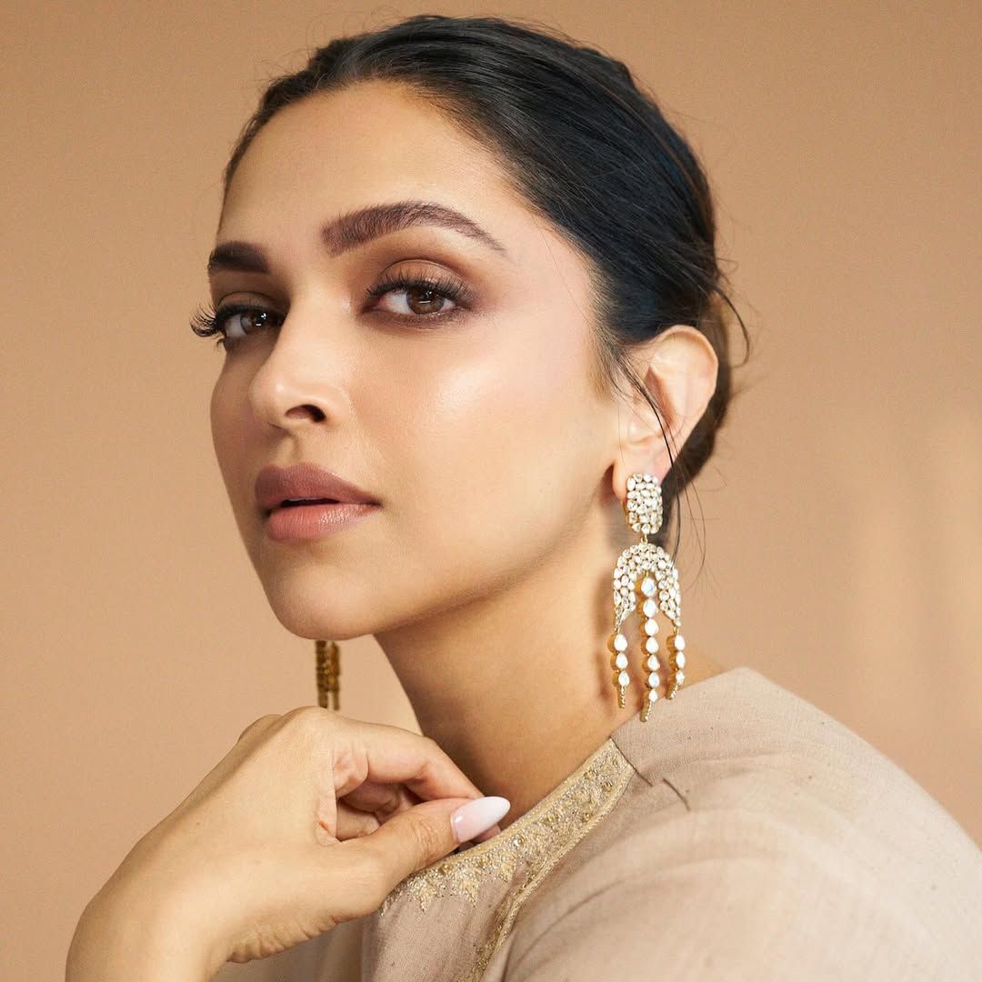 Deepika Padukone and Alia Bhatt made satin skin the statement in this week's best beauty looks